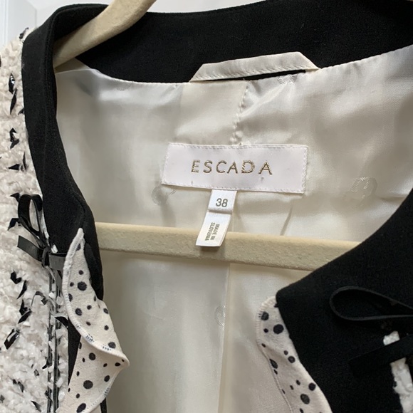 Escada Boucle Tweed Ruffle Edge Jacket Black White Faux Patent Bow Sequin Trim - Picture 14 of 16